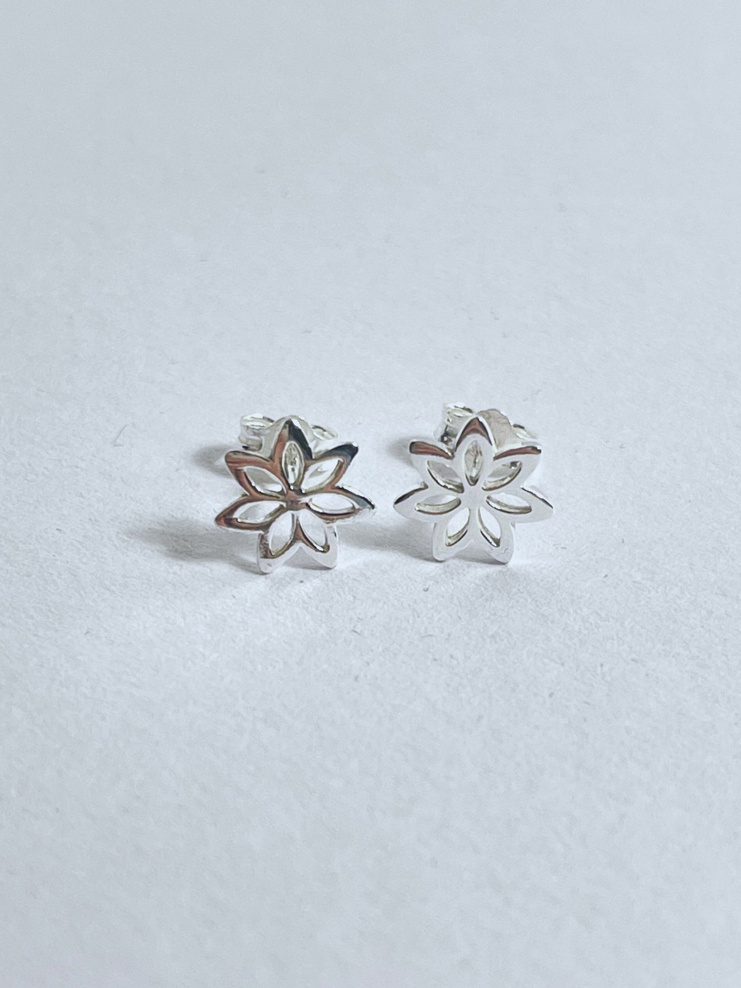 Open Flower Stud Earrings - Stellify