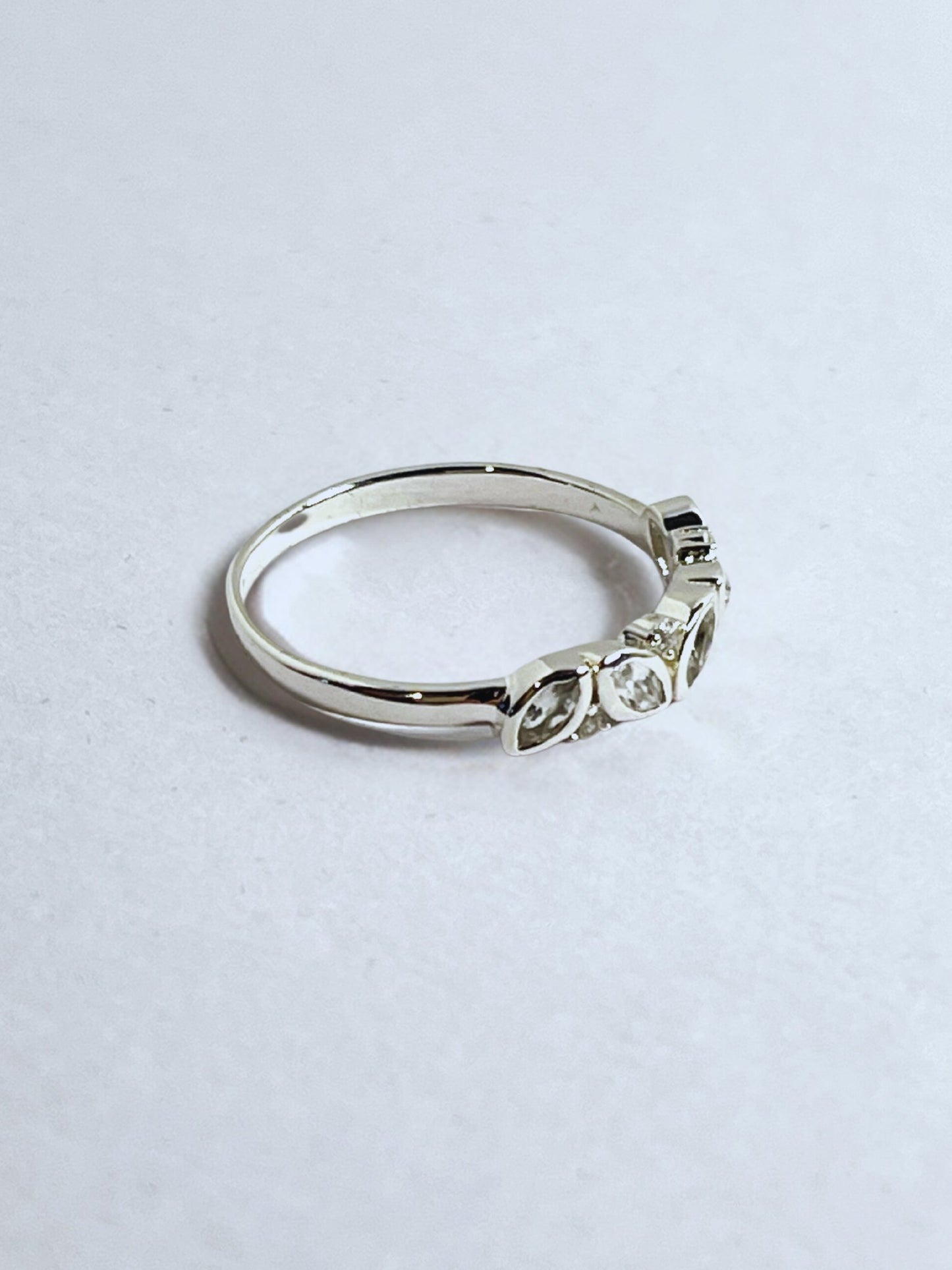 Stunning Leaf Band White Zircon Ring - Stellify